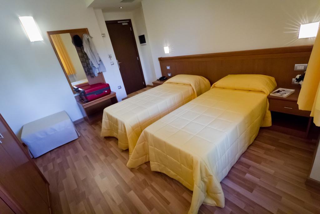 Hotel Donnini Asís Habitación foto